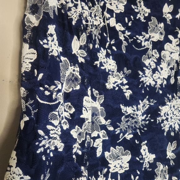 Laura Petites Dress - Picture 4 of 8